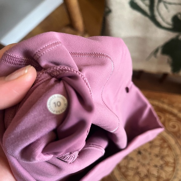 Wunder Train Shorts 6in in Velvet Dust - Picture 5 of 5